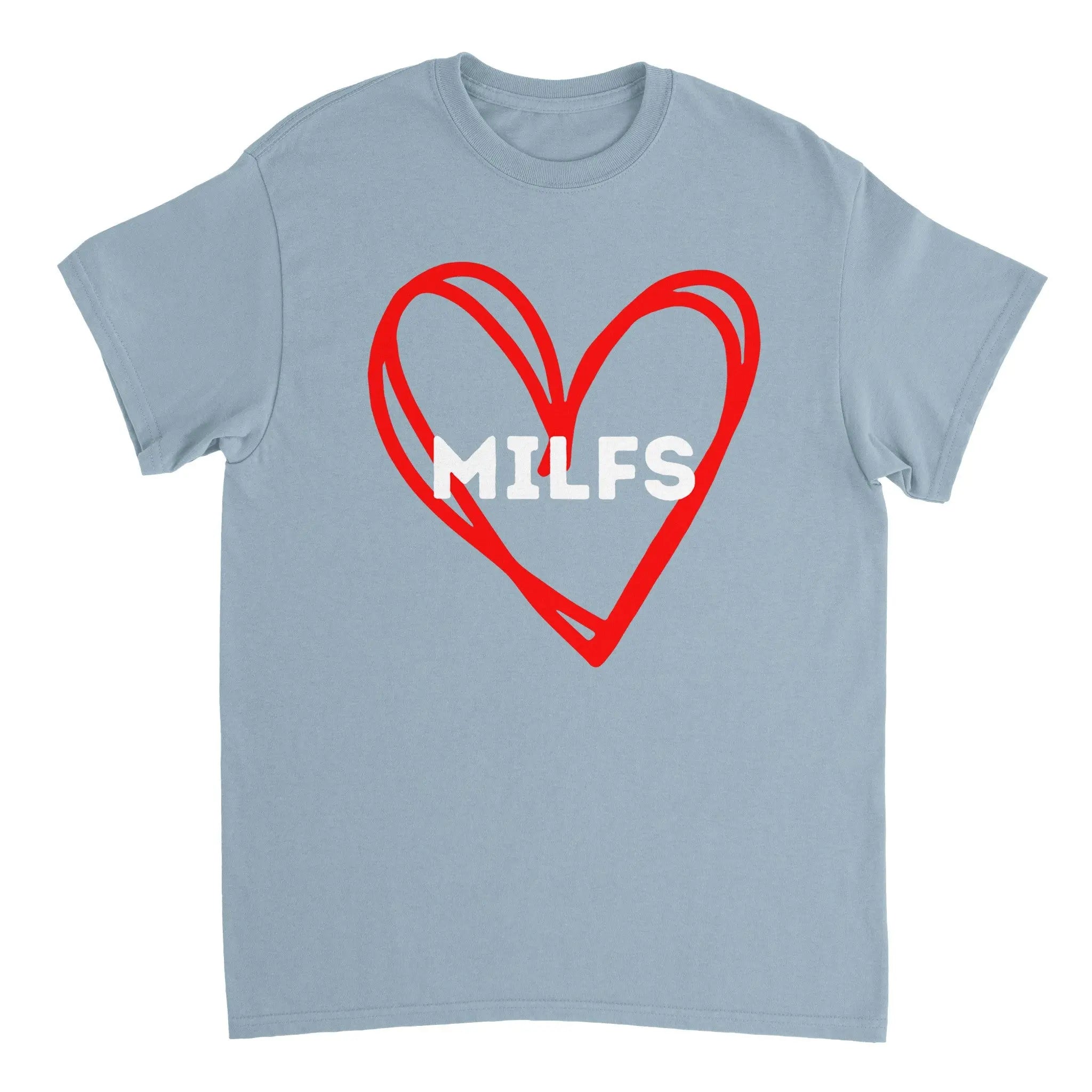 Ein Memeshirt mit dem Aufdruck 'MILFs' - eine humorvolle und freche Anspielung auf die Faszination für reife und selbstbewusste Frauen. Ein Shirt, das die Blicke auf sich zieht und den Träger als Liebhaber von Erfahrung und Stil präsentiert