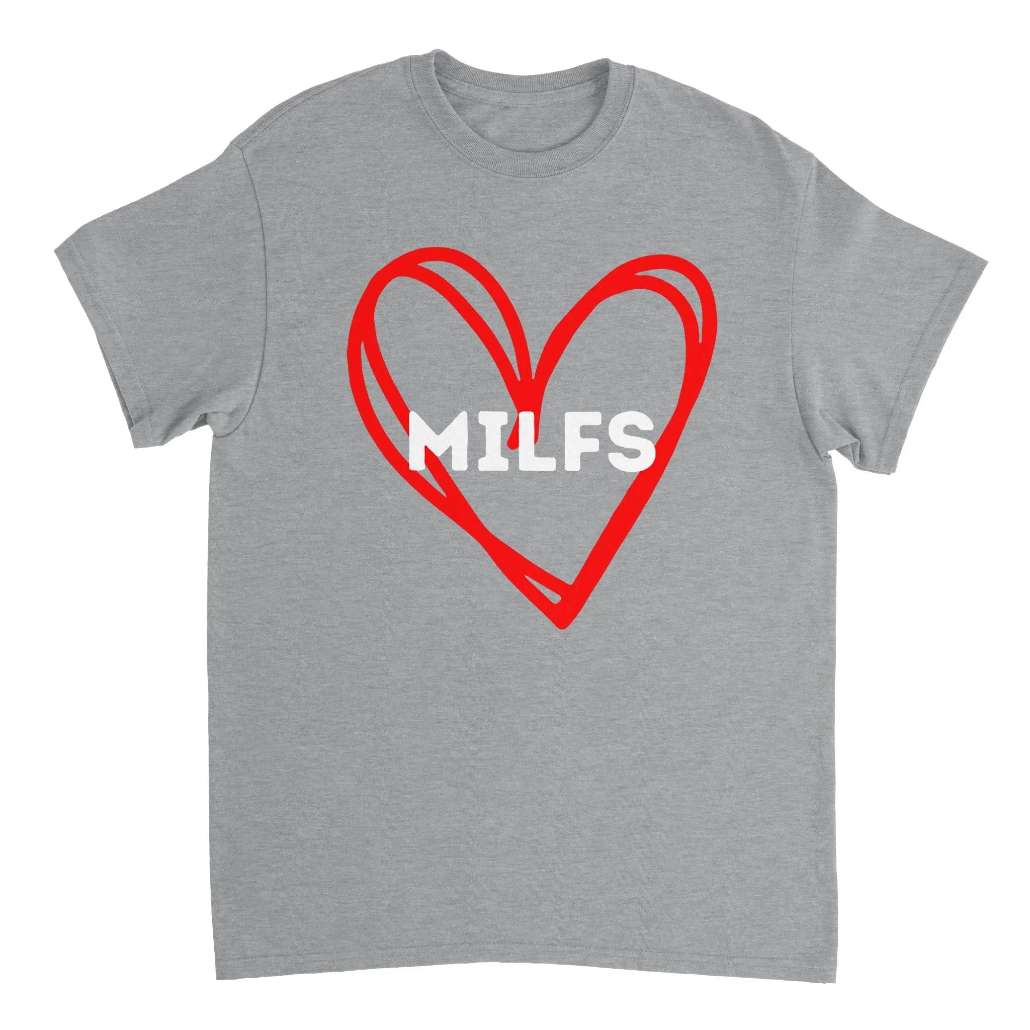 Ein Memeshirt mit dem Aufdruck 'MILFs' - eine humorvolle und freche Anspielung auf die Faszination für reife und selbstbewusste Frauen. Ein Shirt, das die Blicke auf sich zieht und den Träger als Liebhaber von Erfahrung und Stil präsentiert